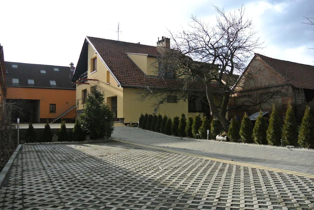 Vojkovice  Penzion U Reky מראה חיצוני תמונה