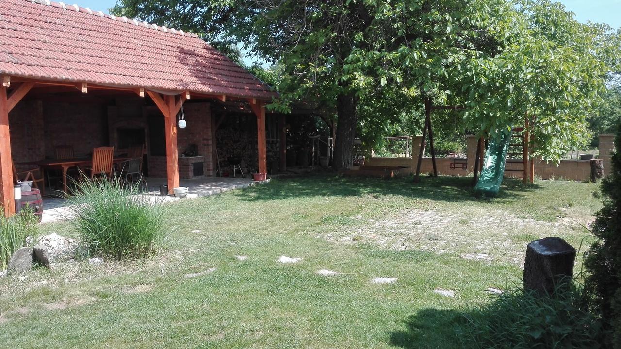 Vojkovice  Penzion U Reky מראה חיצוני תמונה
